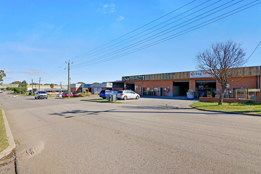gallery image: 2/242 Star Street, Welshpool WA