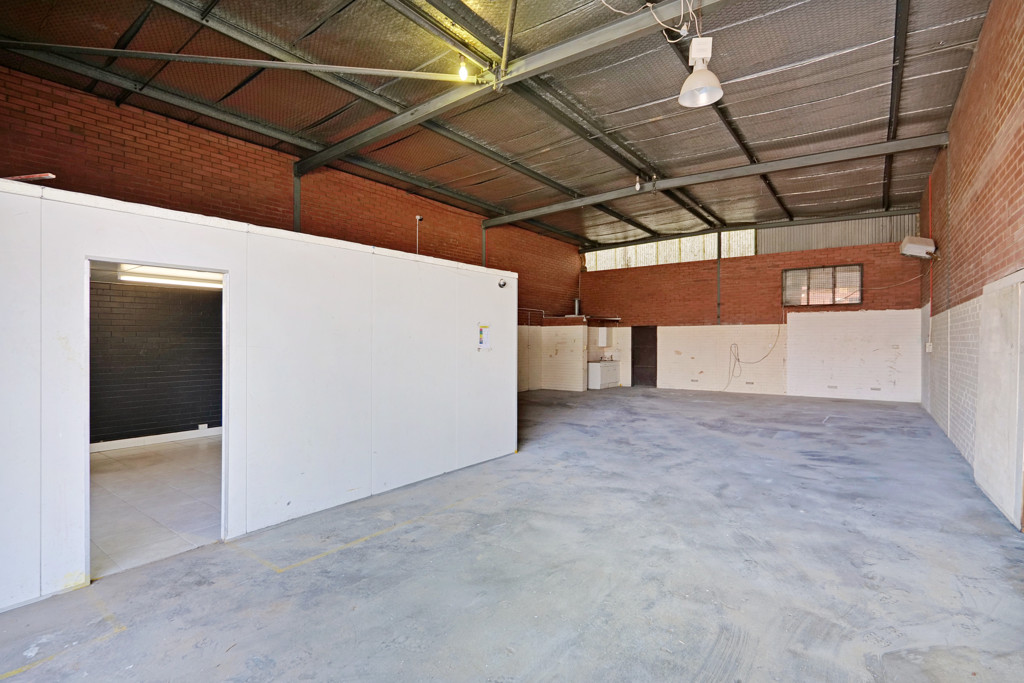 gallery image: 2/242 Star Street, Welshpool WA