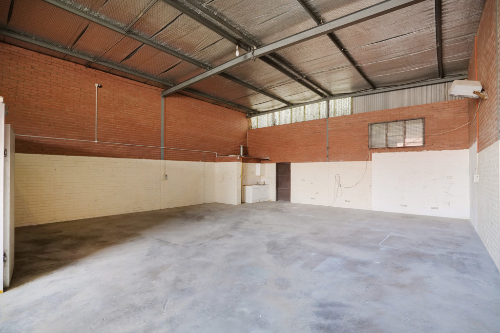 gallery image: 2/242 Star Street, Welshpool WA