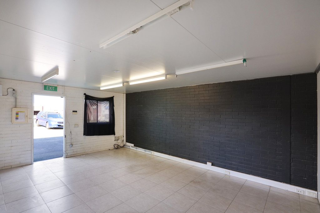gallery image: 2/242 Star Street, Welshpool WA