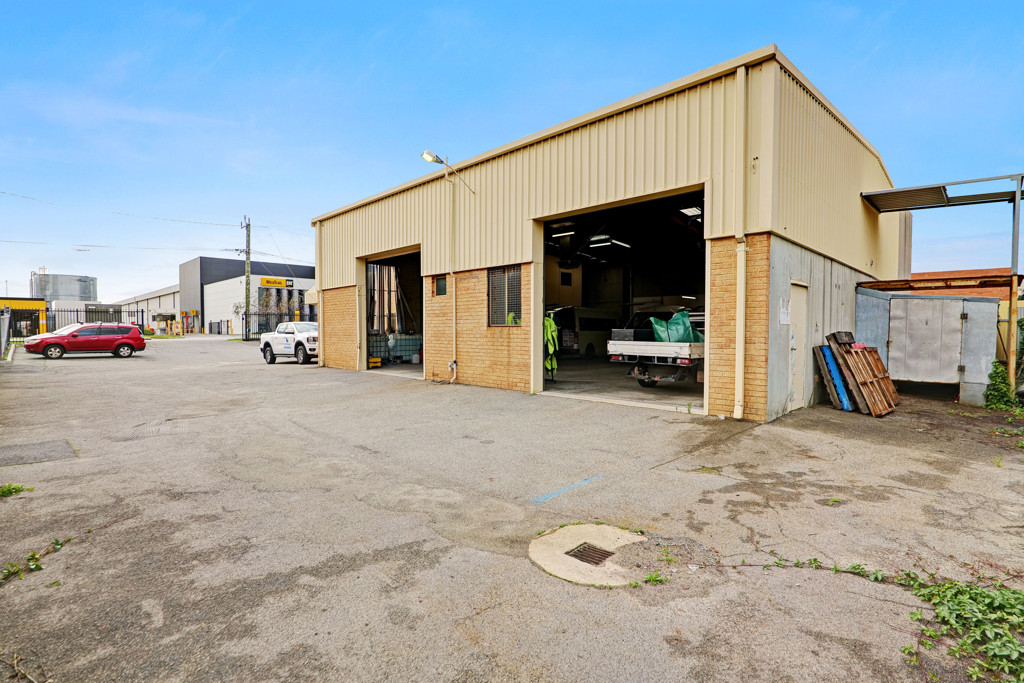 gallery image: 10 Hyne Road, South Guildford WA
