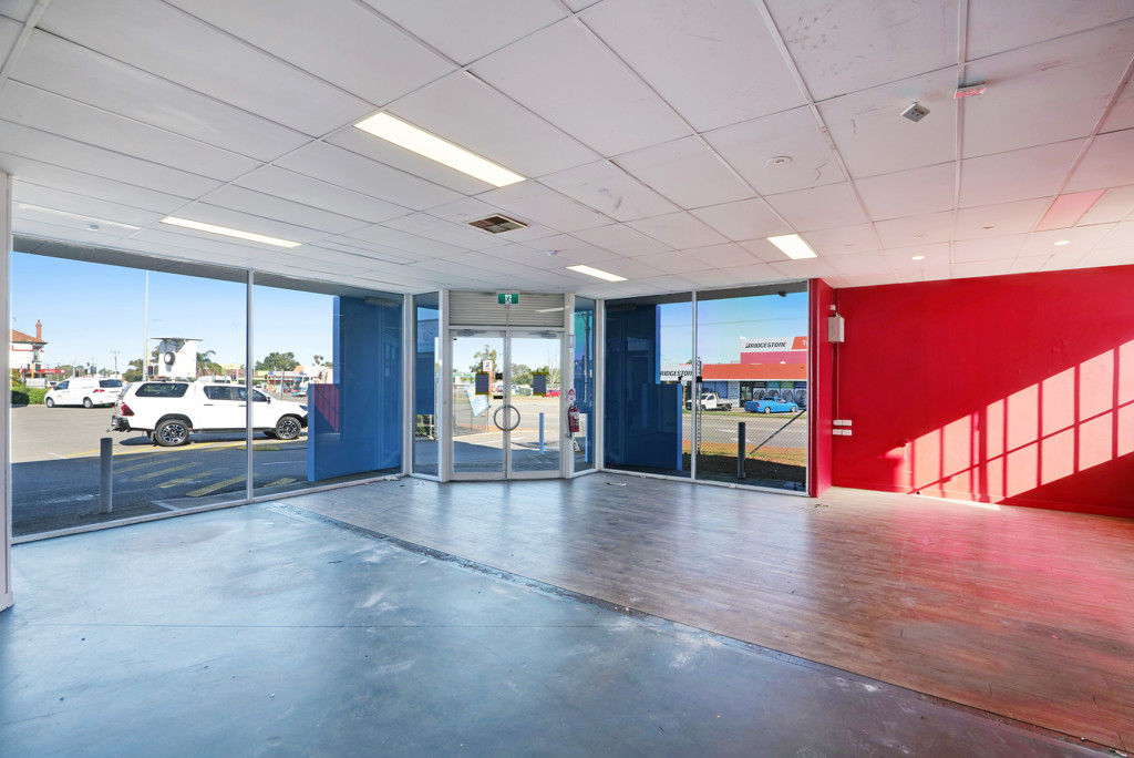 gallery image: 1 & 2/2 Farrall Road, Midvale WA