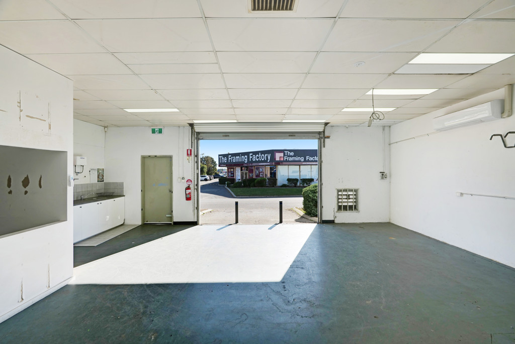 gallery image: 1 & 2/2 Farrall Road, Midvale WA