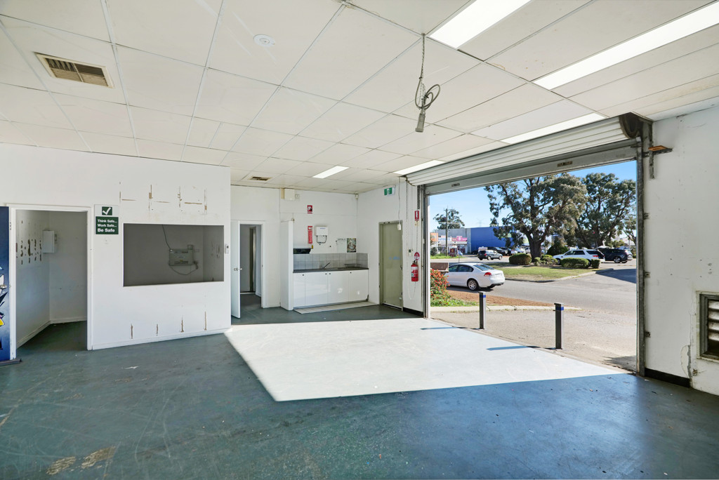 gallery image: 1 & 2/2 Farrall Road, Midvale WA