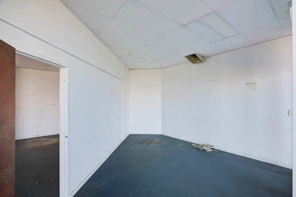 gallery image: 1 & 2/2 Farrall Road, Midvale WA