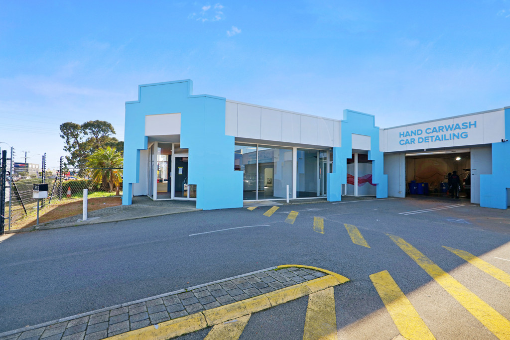 gallery image: 1 & 2/2 Farrall Road, Midvale WA