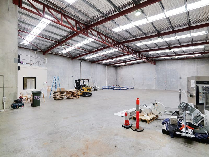 gallery image: 4 Meares Way, Canning Vale WA