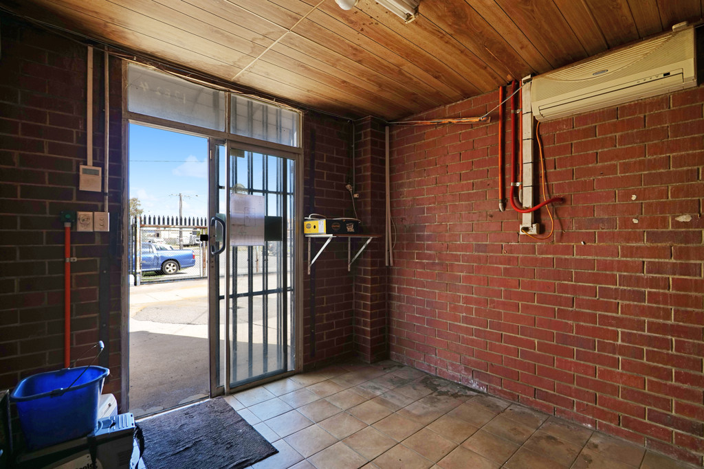 gallery image: 16 Muros Place, Midvale WA