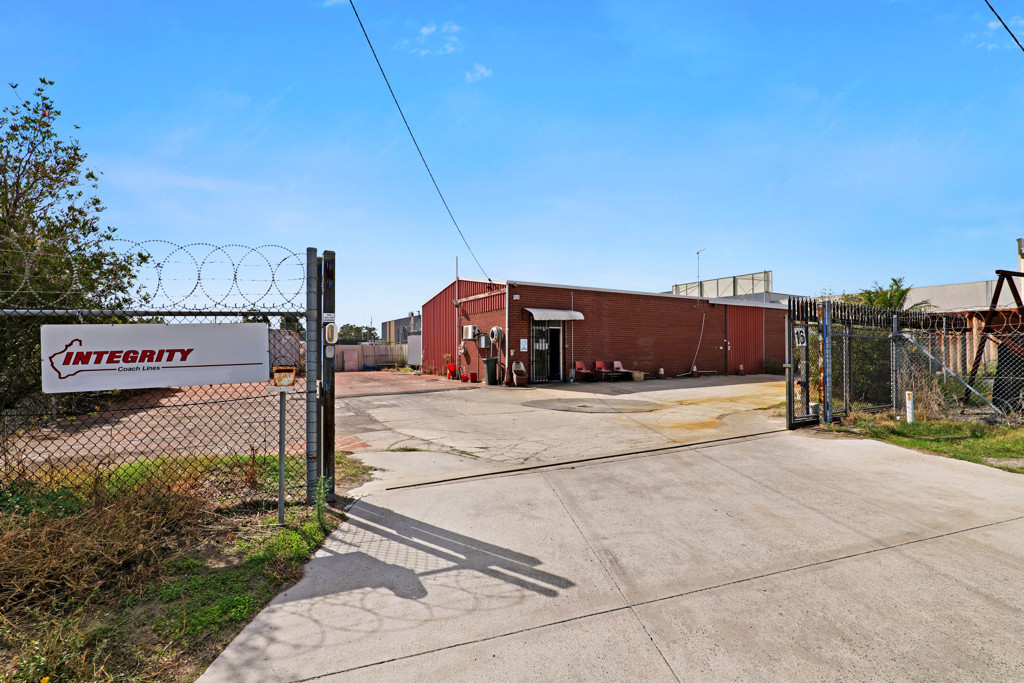 gallery image: 16 Muros Place, Midvale WA
