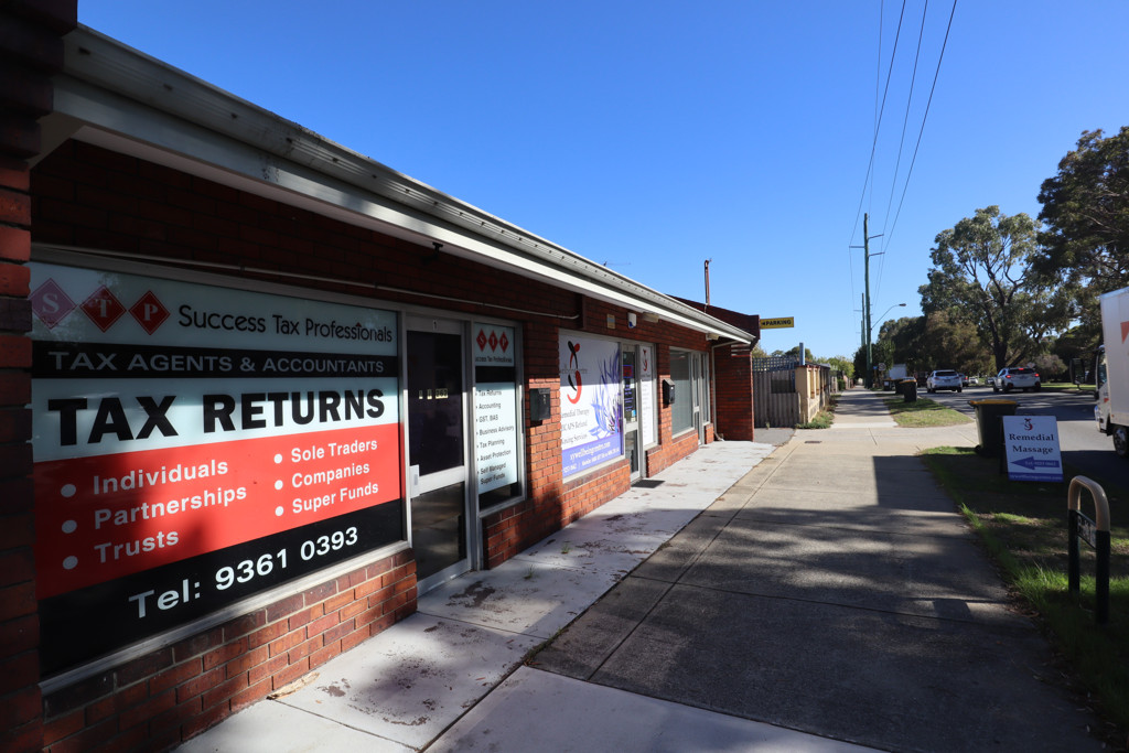 gallery image: 3/262 Orrong Road, Carlisle WA