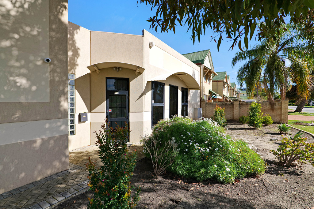 gallery image: 2/18 Hehir Street, Belmont WA