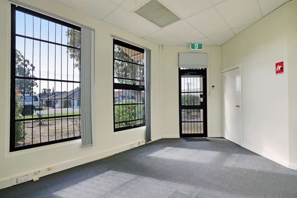gallery image: 2/18 Hehir Street, Belmont WA