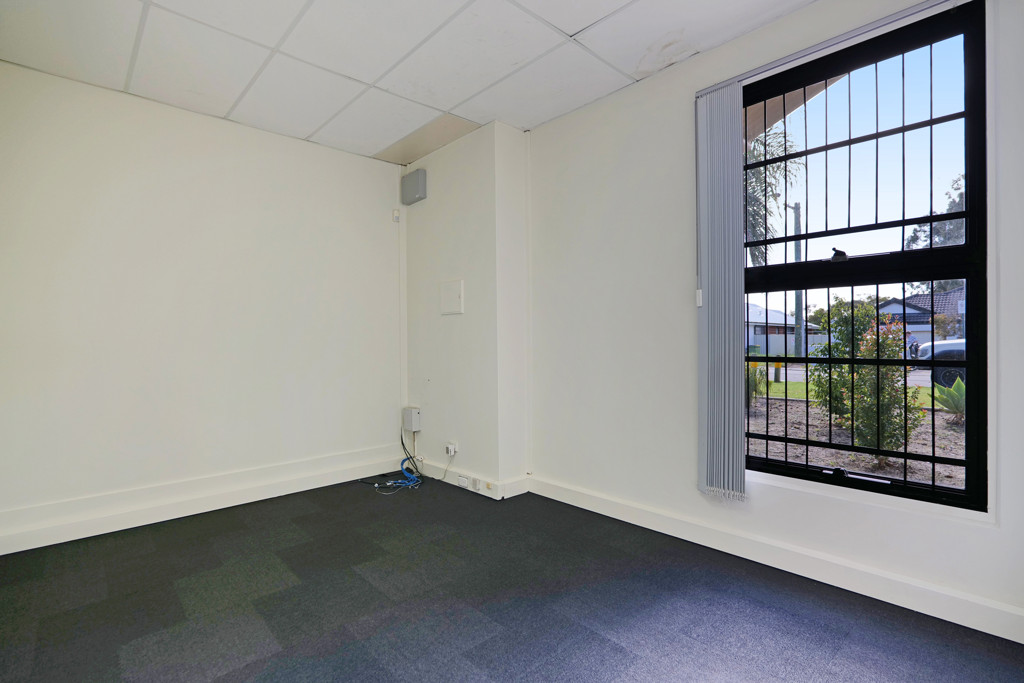 gallery image: 2/18 Hehir Street, Belmont WA