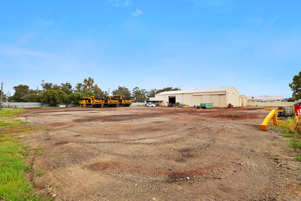 gallery image: 4 Lower Park Road, Maddington WA