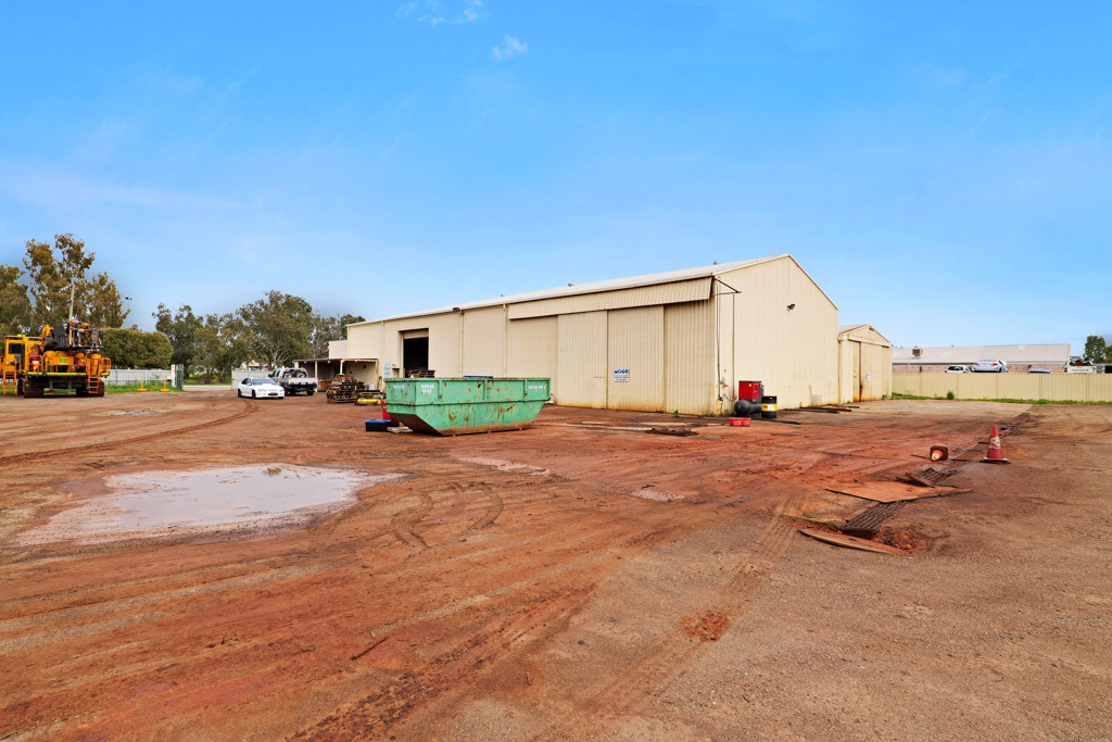 gallery image: 4 Lower Park Road, Maddington WA