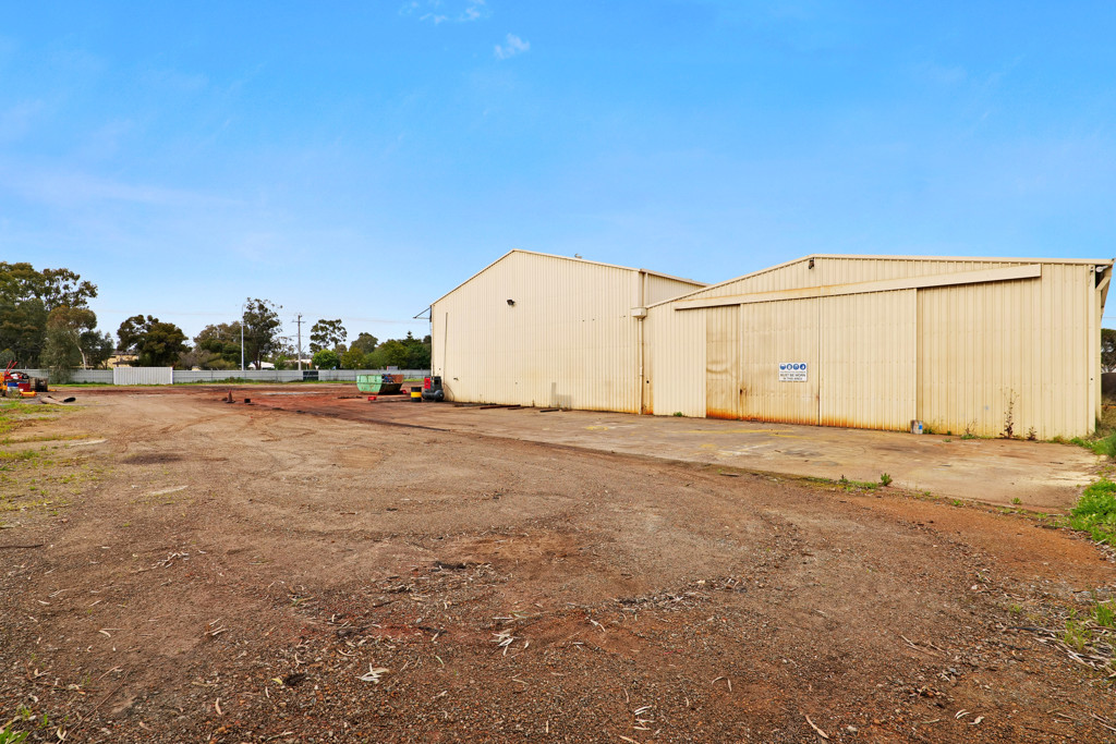 gallery image: 4 Lower Park Road, Maddington WA