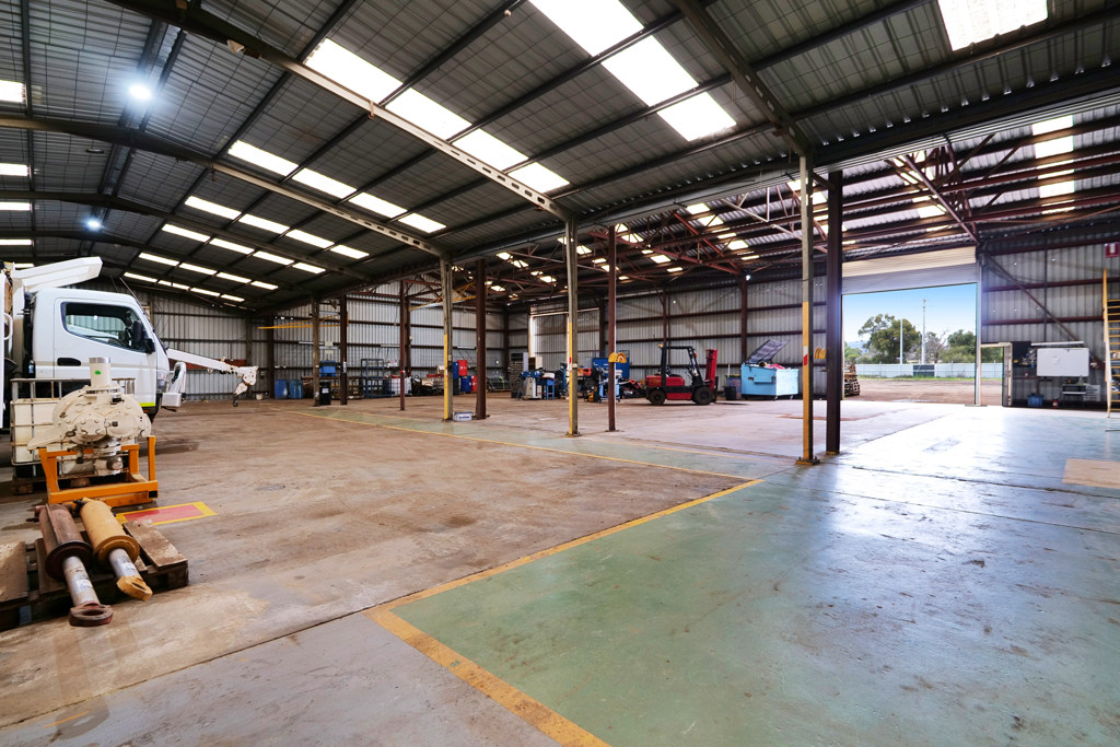 gallery image: 4 Lower Park Road, Maddington WA