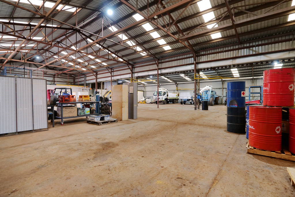 gallery image: 4 Lower Park Road, Maddington WA