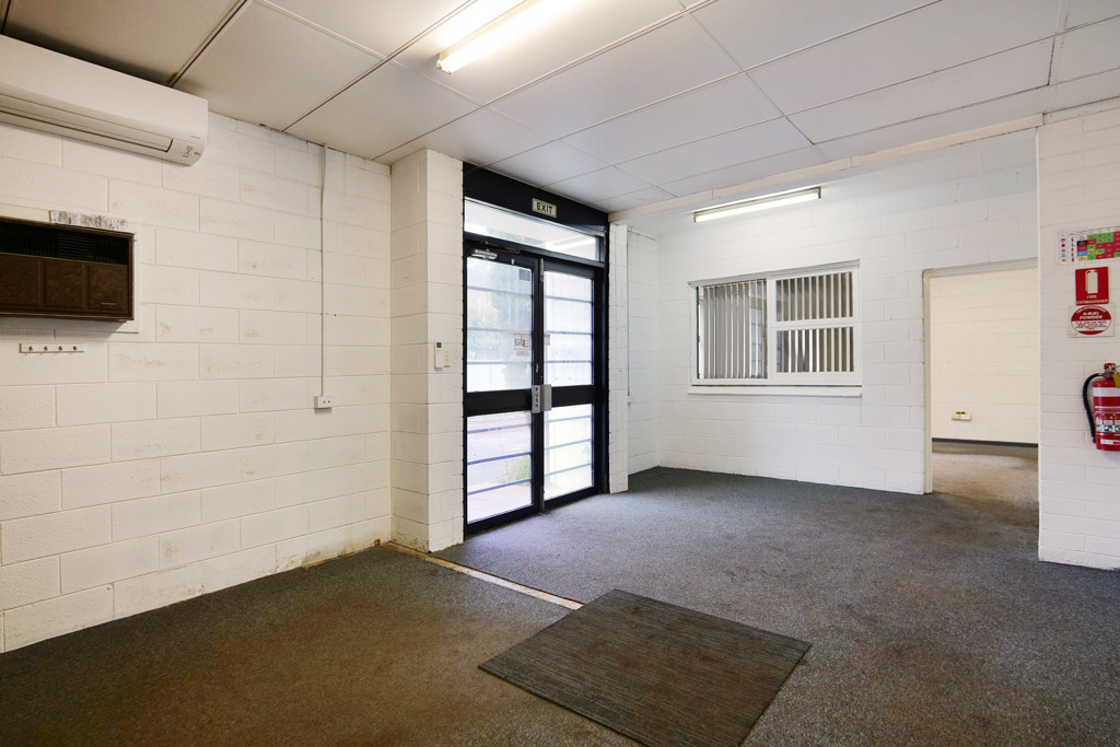 gallery image: 4 Lower Park Road, Maddington WA