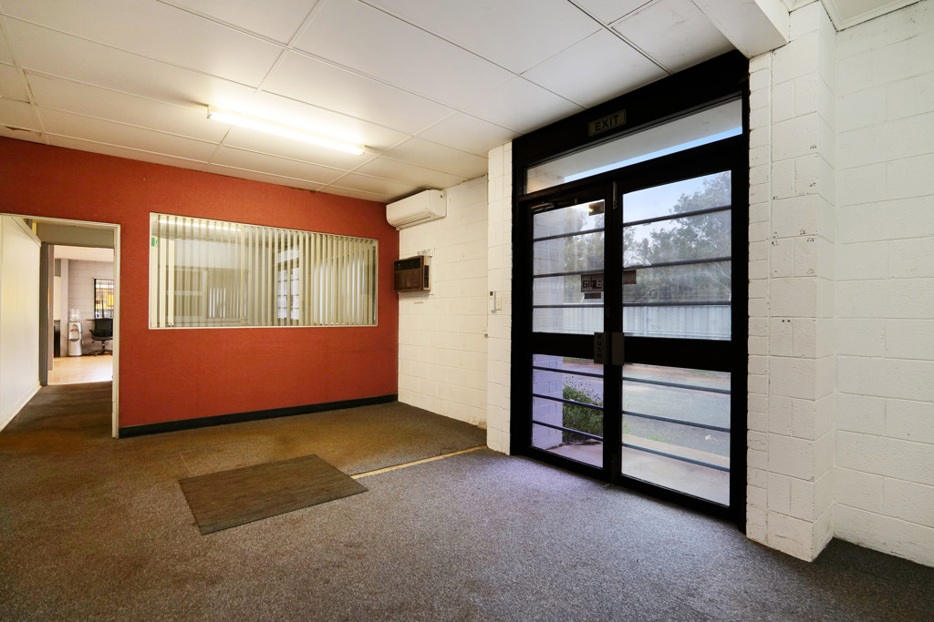 gallery image: 4 Lower Park Road, Maddington WA