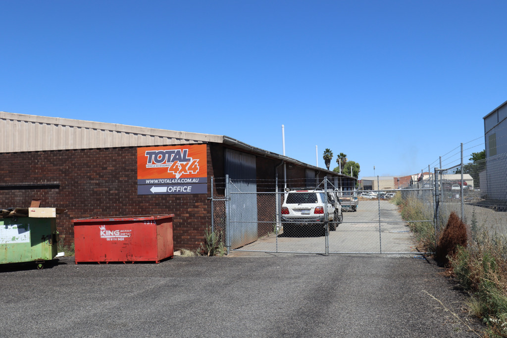 gallery image: 92 Beechboro Road, Bayswater WA
