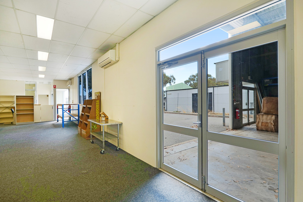 gallery image: 2 & 3/14A Hines Road, O’Connor WA