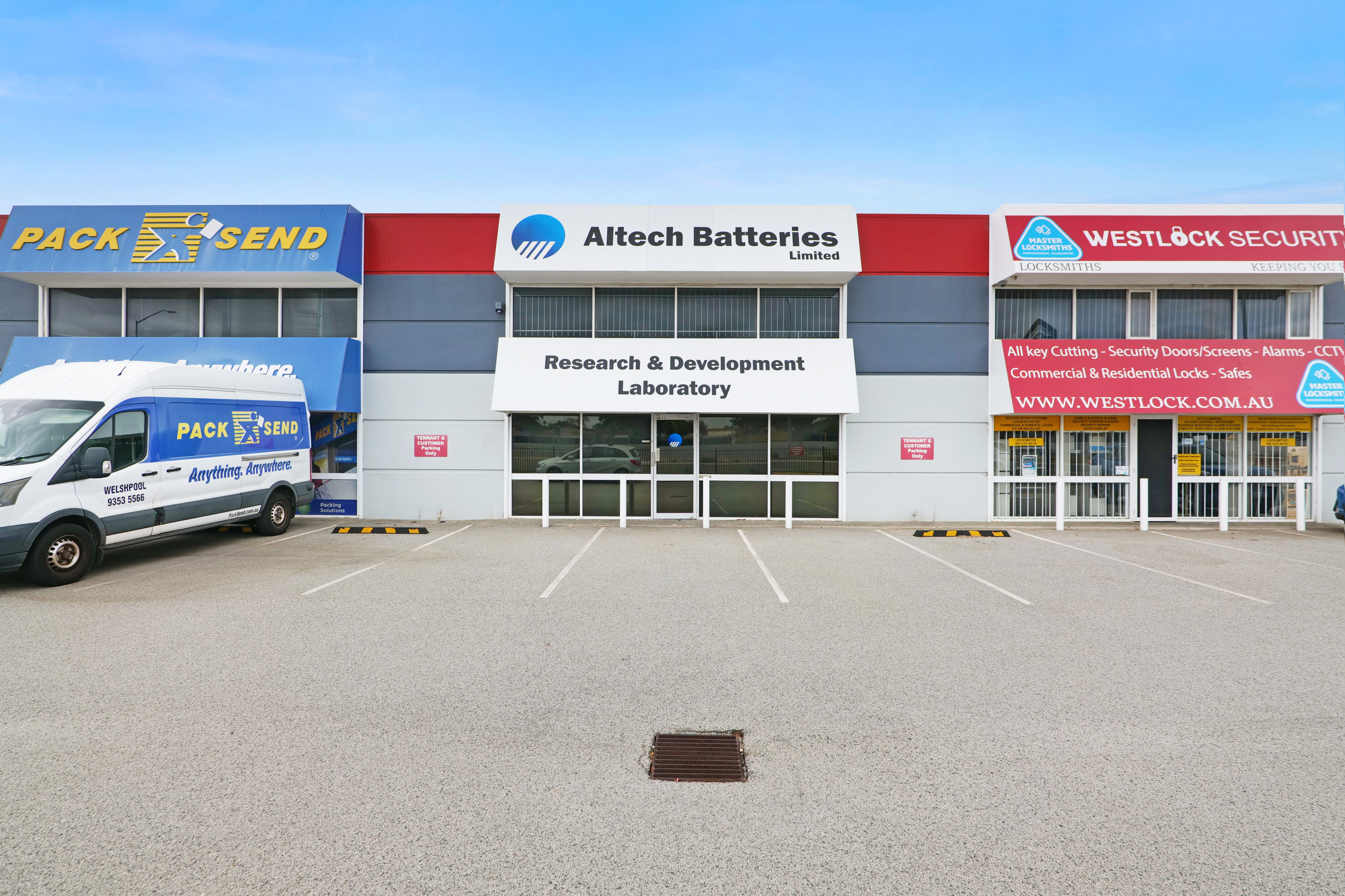 2/1 Burchell Way, Kewdale WA