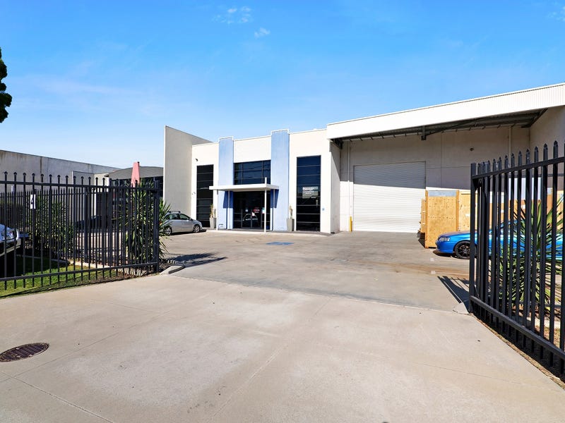 4 Meares Way, Canning Vale WA