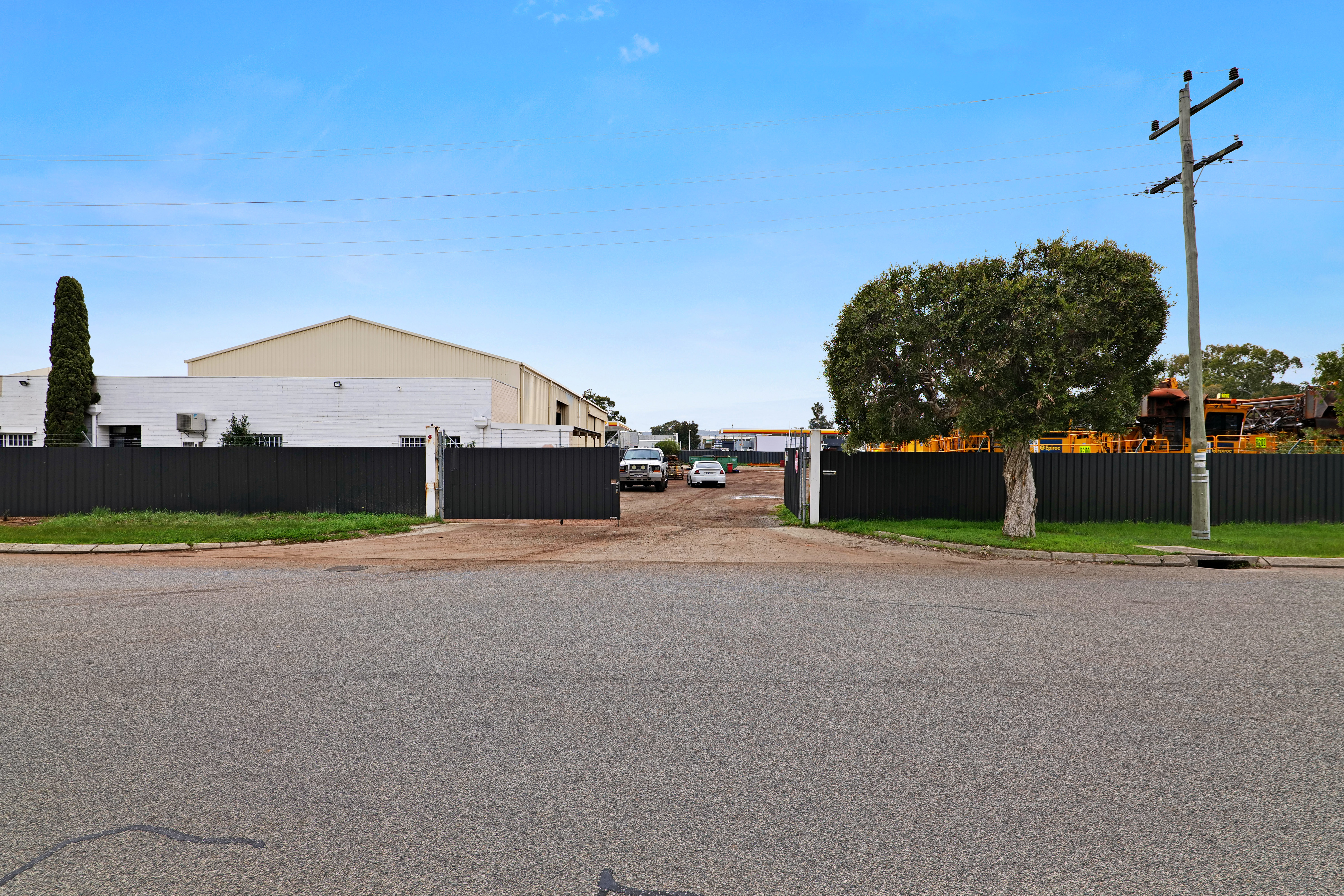 4 Lower Park Road, Maddington WA