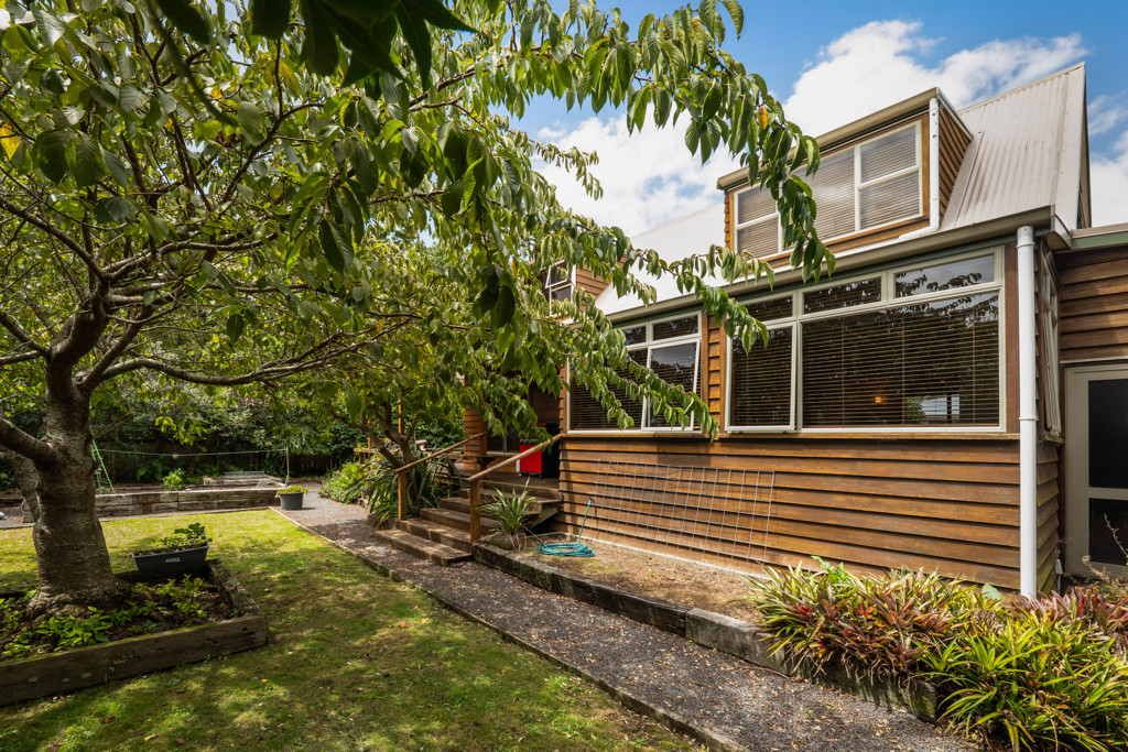 207 Jellicoe Lane, Thames