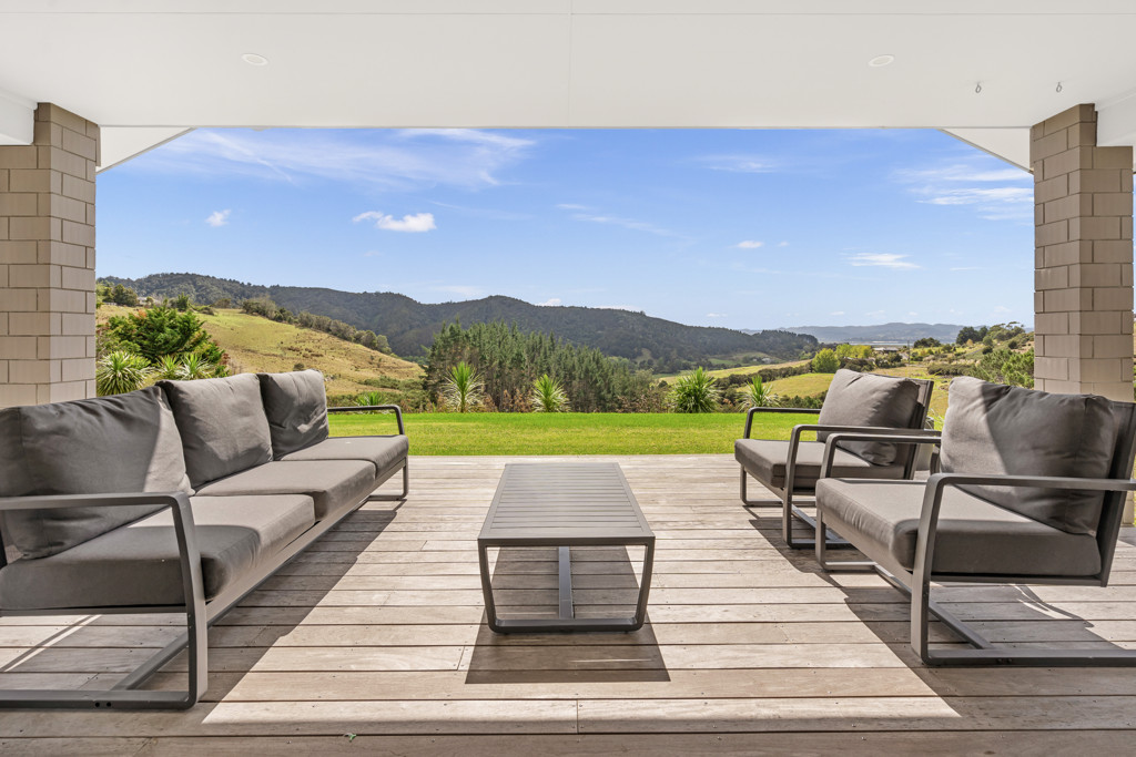 152 Valley View Road, Otaika Valley