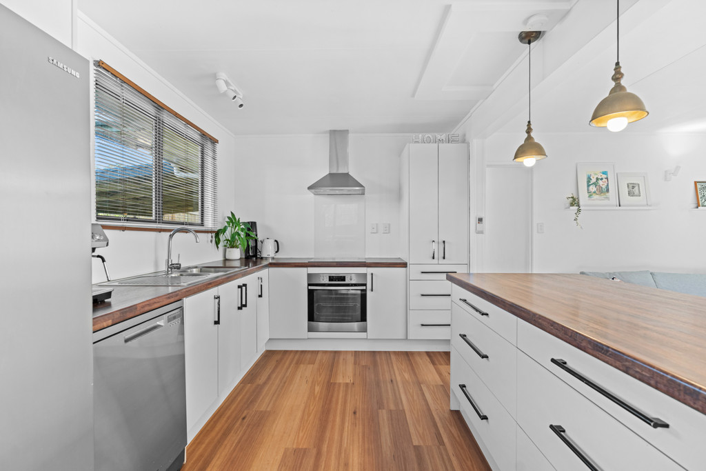 16 Handforth Street, Onerahi