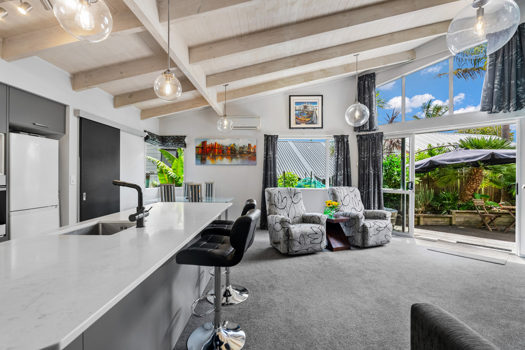19b Commins Road, Onerahi