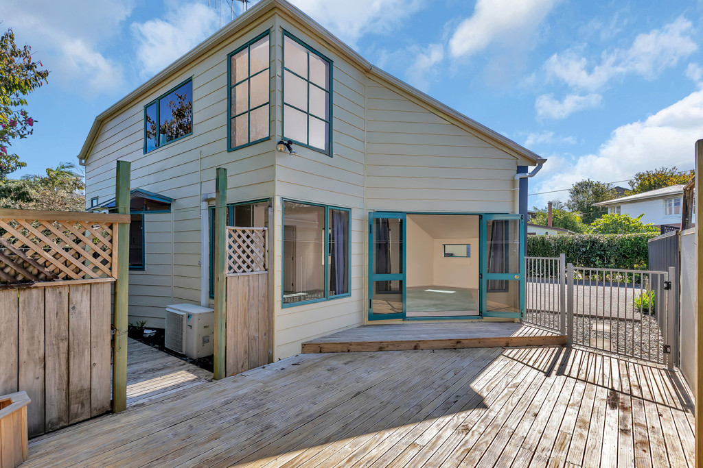 2/31 McClintock Street, Whau Valley