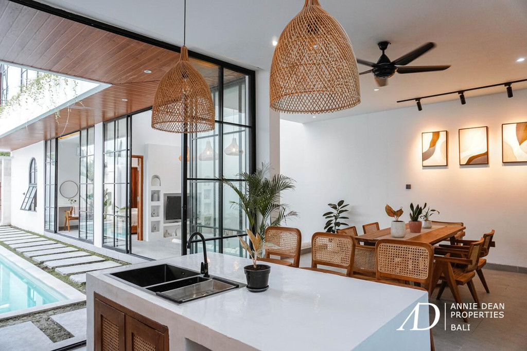 FREEHOLD / LEASEHOLD BRAND NEW MEDITTERANEAN IN STYLE 