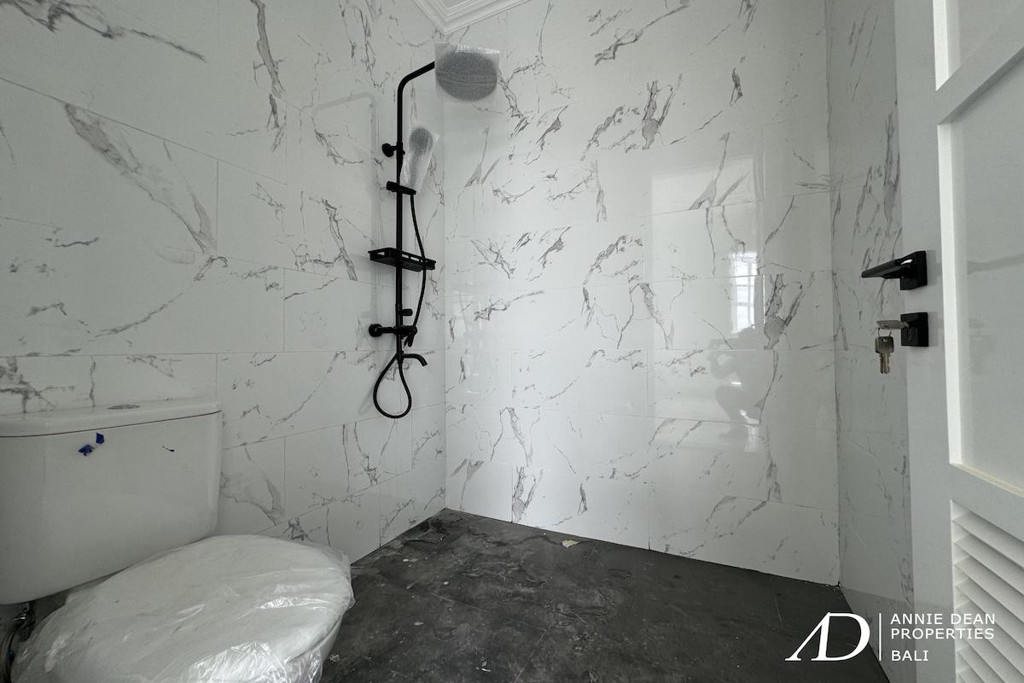  FREEHOLD DETACHED HOUSE NO POOL IN KEROBOKAN 