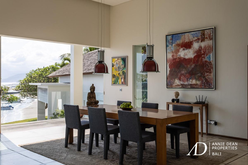 FREEHOLD | IDYLLIC BEACHFRONT VILLA IN CANDI DASA