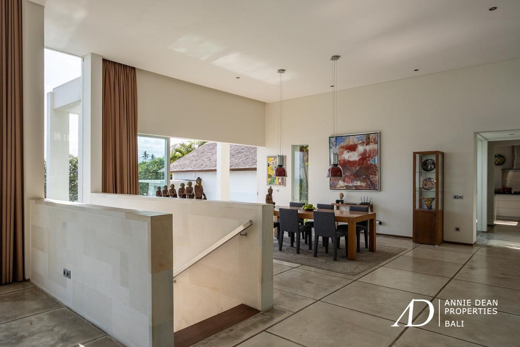 FREEHOLD | IDYLLIC BEACHFRONT VILLA IN CANDI DASA