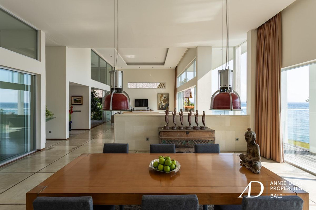 FREEHOLD | IDYLLIC BEACHFRONT VILLA IN CANDI DASA