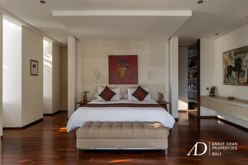 FREEHOLD | IDYLLIC BEACHFRONT VILLA IN CANDI DASA