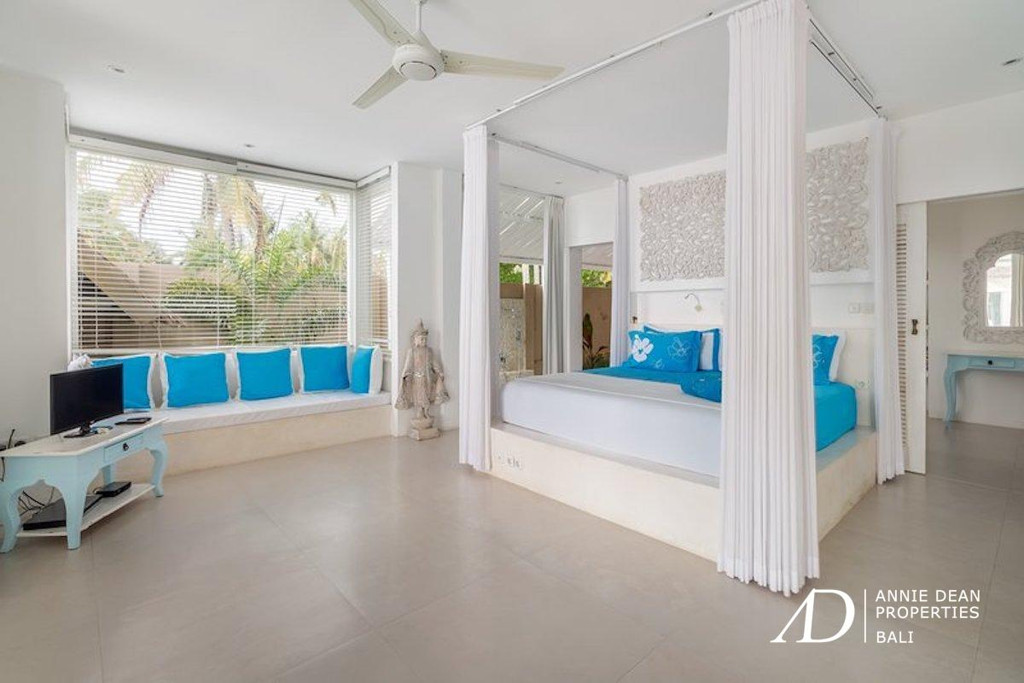 FREEHOLD 9-BEDROOM BEACHFRONT RESORT IN GILI LOMBOK