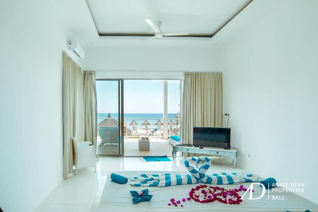 FREEHOLD 9-BEDROOM BEACHFRONT RESORT IN GILI LOMBOK