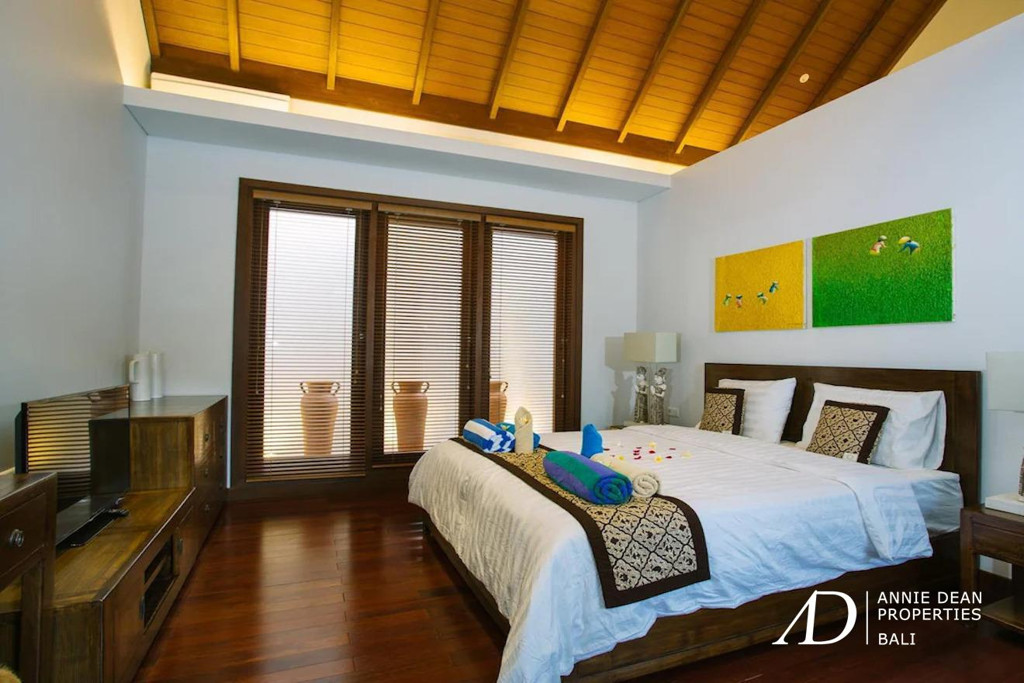 FREEHOLD RESIDENCE COMPLEX OF 5 PRIVATE VILLAS IN SEMINYAK