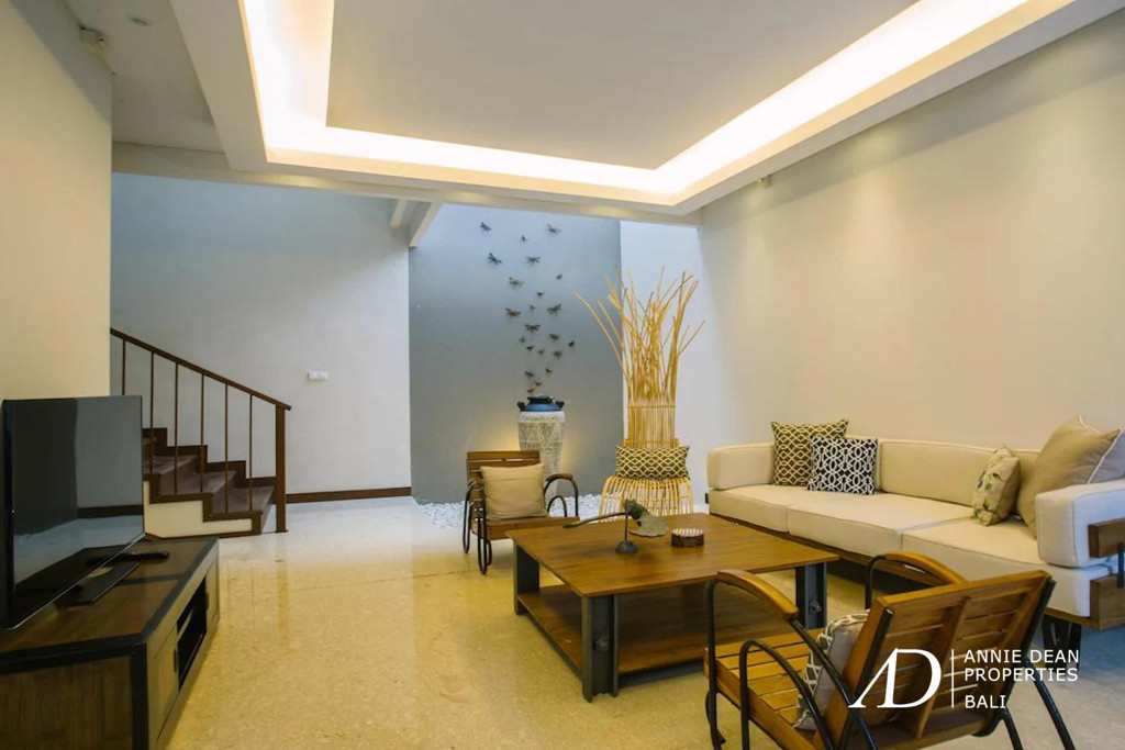 FREEHOLD RESIDENCE COMPLEX OF 5 PRIVATE VILLAS IN SEMINYAK