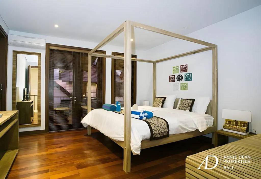 FREEHOLD RESIDENCE COMPLEX OF 5 PRIVATE VILLAS IN SEMINYAK