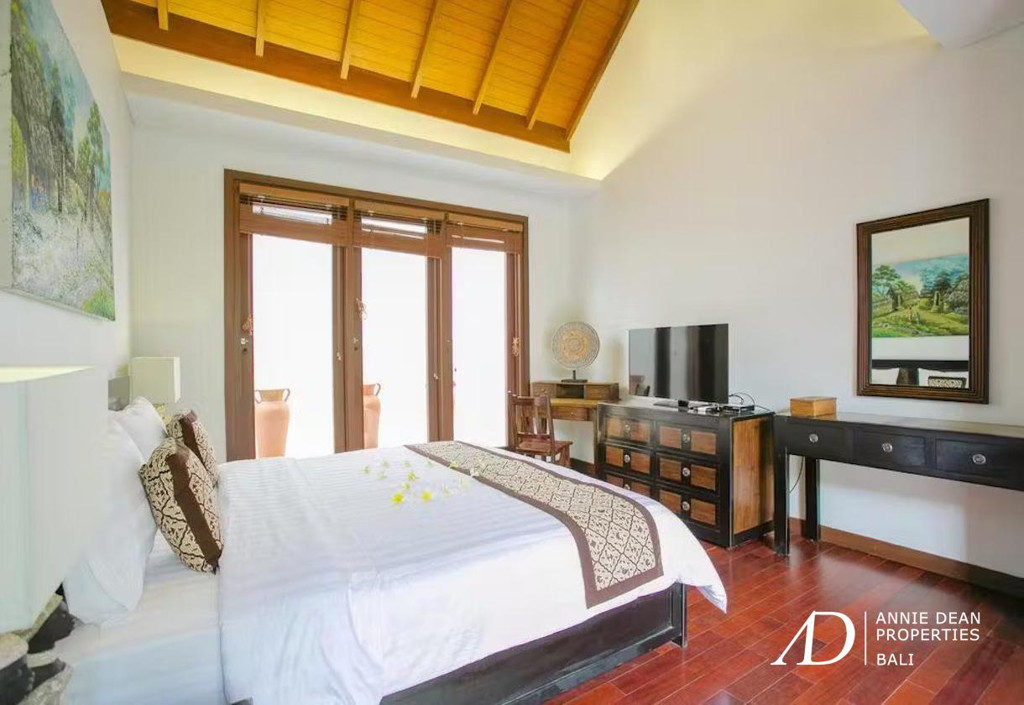 FREEHOLD RESIDENCE COMPLEX OF 5 PRIVATE VILLAS IN SEMINYAK