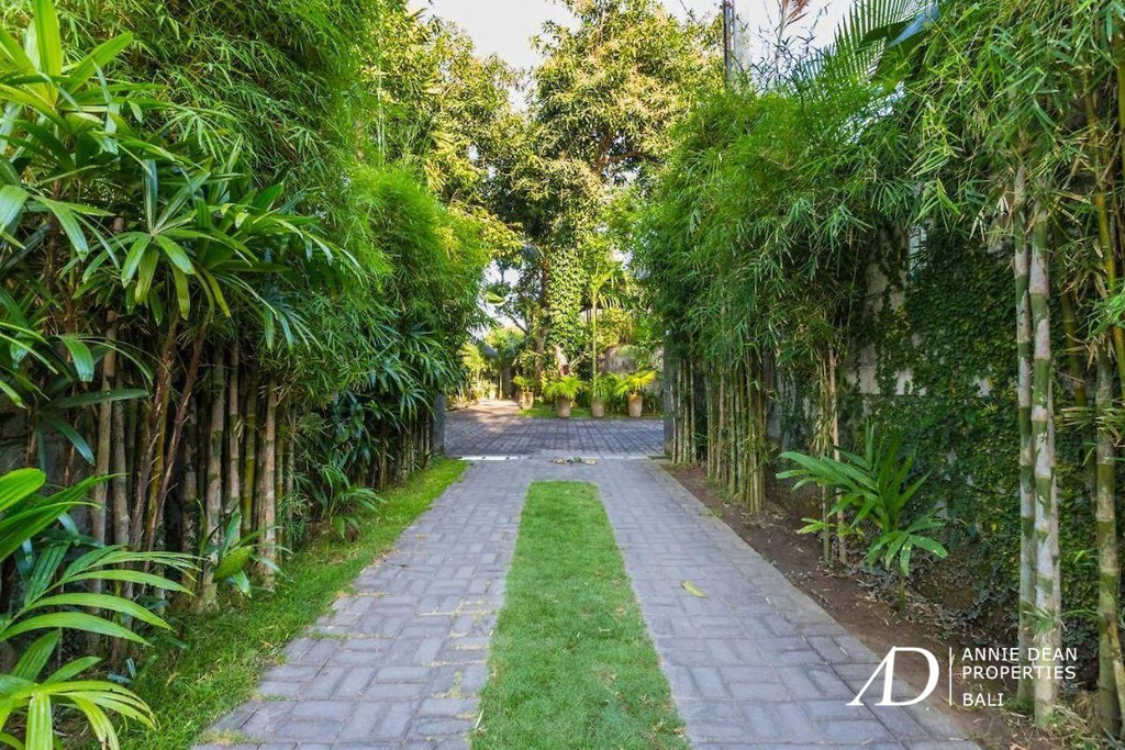 FREEHOLD TURNKEY VILLA COMPLEX IN PRIME JIMBARAN, EXCELLENT INVESTMENT OPPORTUNITY 