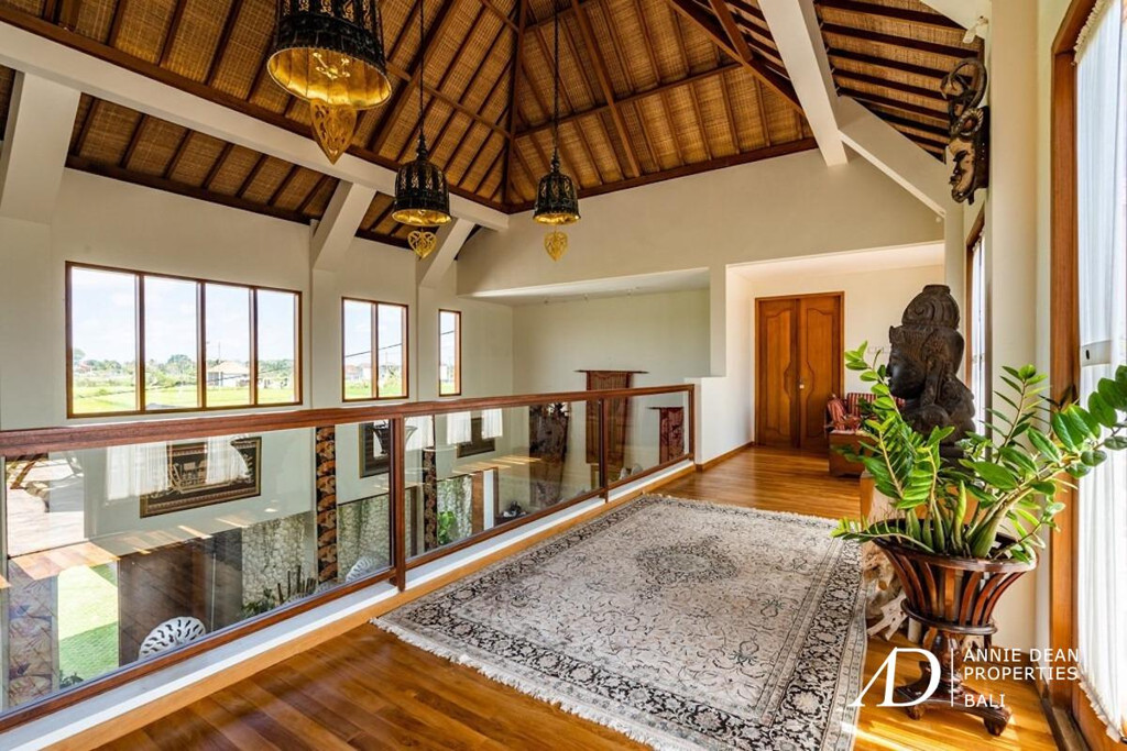 FREEHOLD STUNNING VILLA 400-METER FROM THE BEACH IN CEMAGI 