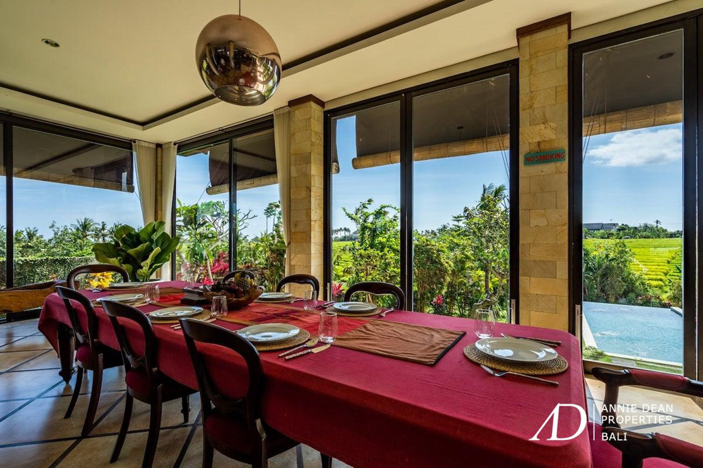 FREEHOLD STUNNING VILLA 400-METER FROM THE BEACH IN CEMAGI 