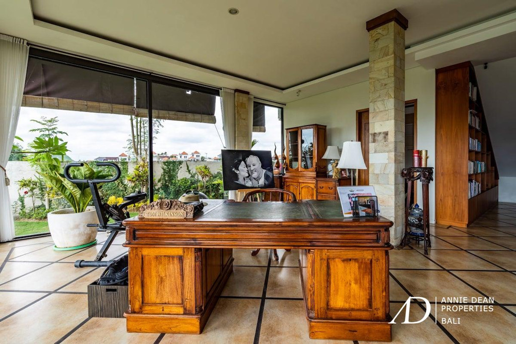 FREEHOLD STUNNING VILLA 400-METER FROM THE BEACH IN CEMAGI 